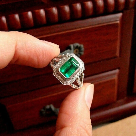 Art Deco 2.30 Ct Green Emerald & Diamond Vintage Halo