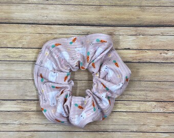 Scrunchie de conejito y zanahorias