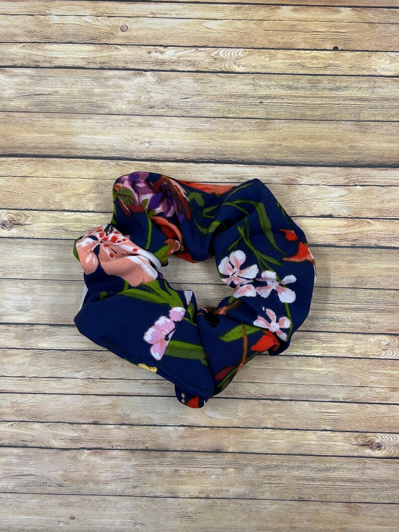 Silk Floral Scrunchie zdjęcie 1