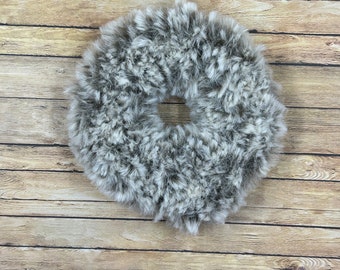 Riesen Fuzzy Scrunchie