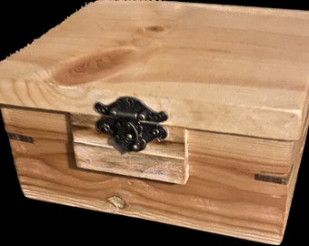 Reclaimed Pallet Wood Box: Fireplace Match Storage