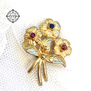 Vintage gold tone floral brooch