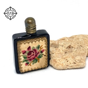 Frasco de perfume vintage com rosas Petit point