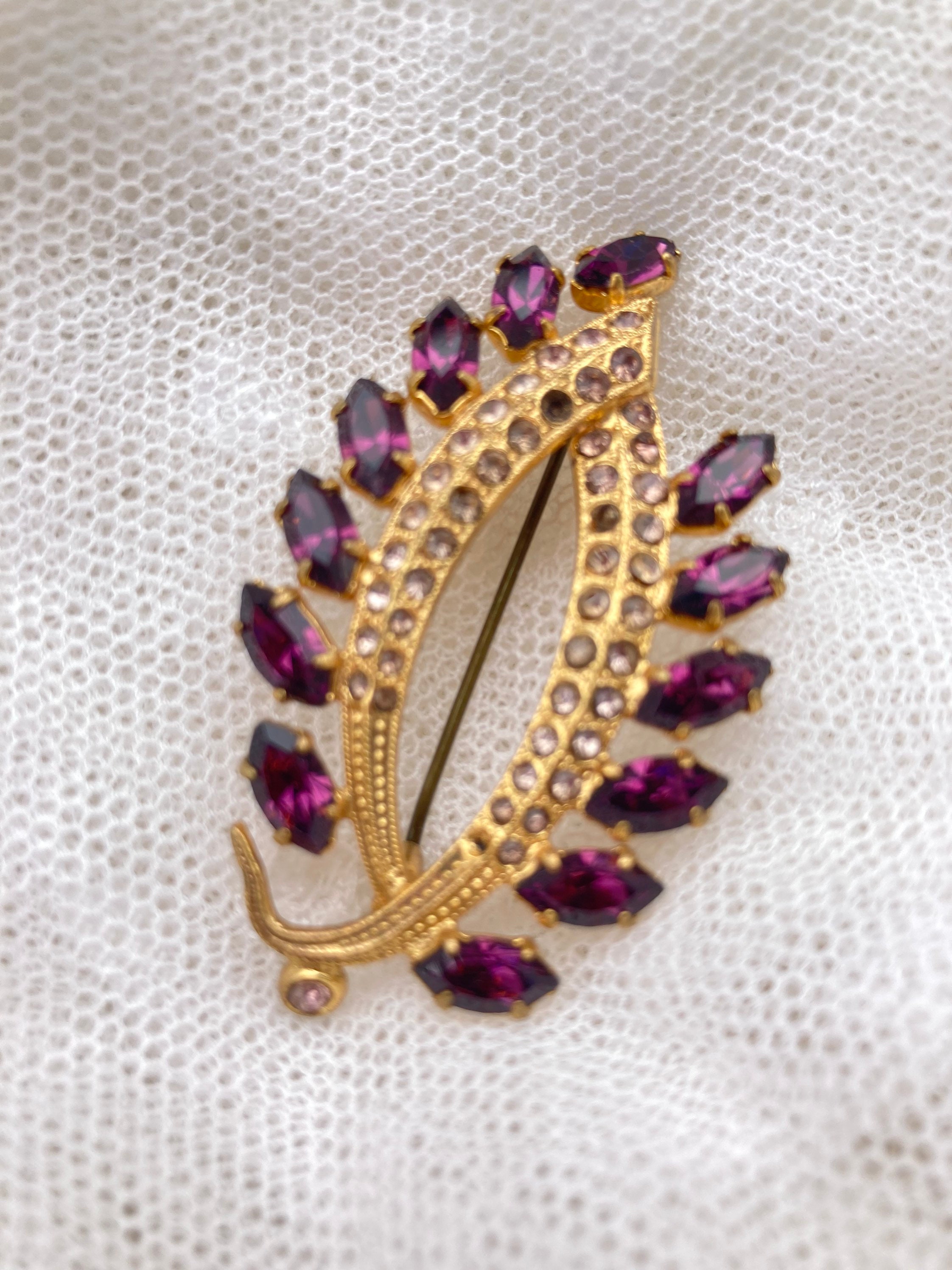 Broche Vintage Feuille – Strass Rose Fuchsia Et Quartz Fumé Gris