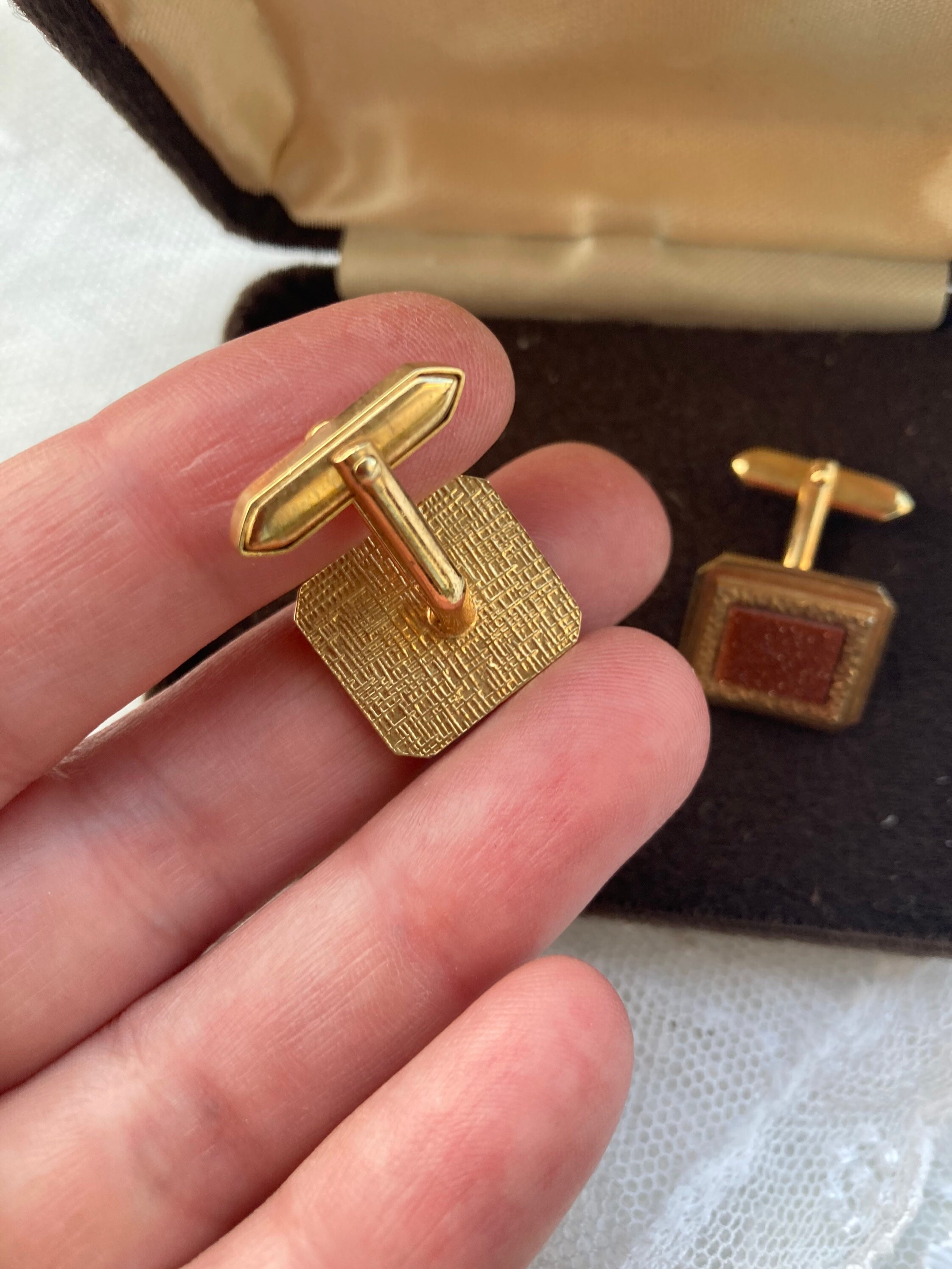 Boutons De Manchettes Vintage En Pierre De Soleil Et Métal Doré - Marque Danté - Occasion Rare