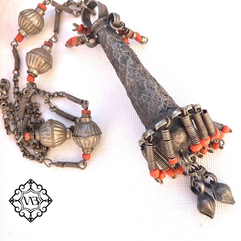 Pendentif Tribal Inoki Avec Chaîne – Métal Rhodié Argenté, Style Longue