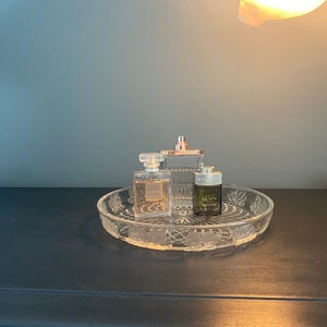 vintage glass dressing table tray Mirror, Hexagonal Jewelry Metal Decorative Tray for Vanity, Dresser, Bathroom, Bedroom (Large) : Clothing, Shoes & Jewelry This handcrafted stained glass tray has been made with lead free solder to protect you and the environment Vintage Round Cut Glass Art