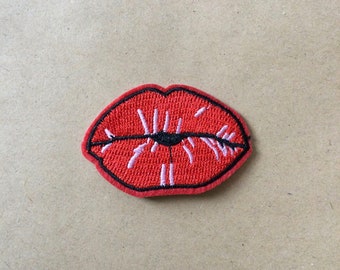 lippen geborduurde patch