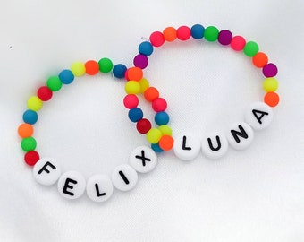 Pulsera de bebé niño con nombre neón colorido / conjunto de pulsera de madre hijo / pulsera de bebé de mamá / pulsera de niños de colores regalo pulsera de nombre de los niños