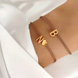 Pulsera letra con corazón / pulsera pareja con inicial y corazón topo / pulsera inicial macramé / pulsera corazón inicial oro impermeable