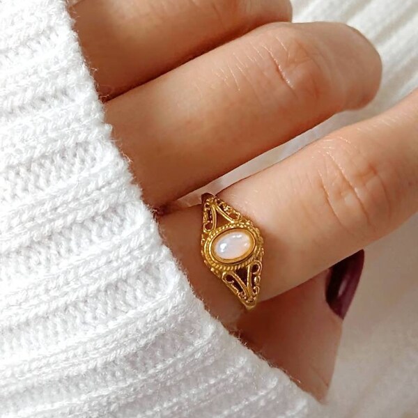 Parelring goud - parelmoer ring met parel - roestvrijstalen ring waterdicht verguld - vintage ring goud - ring antiek goud - ring vintage goud