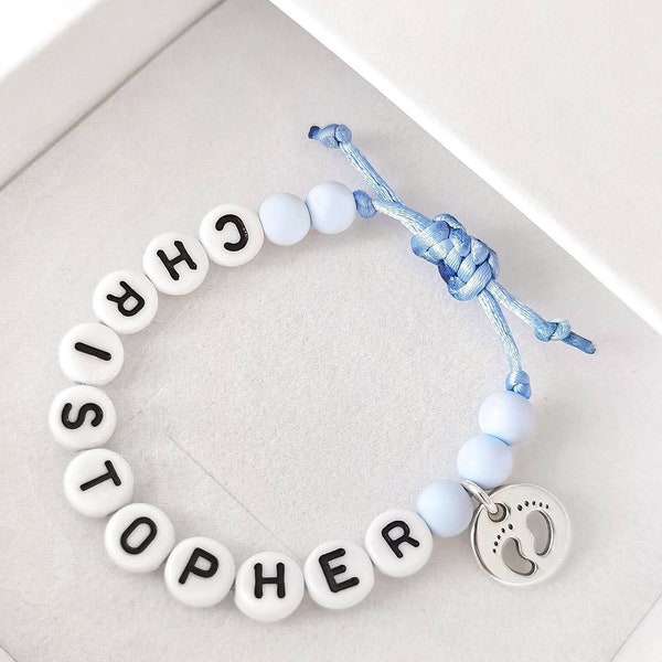 Baby Kinder Armband mit Baby Fuß Füßchen und Name / Namensarmband für kleine Babys Jungen / Makramee Armband hellblau blau Perlen silber