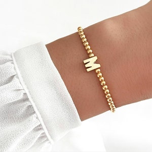 Buchstaben Armband /  Partnerarmband mit Initial / Armband Wunsch Text / Perlenarmband gold silber /  Armbänder mit Buchstabe ausgestanzt