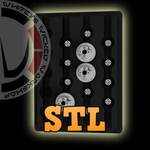 Puede incluir: Tablero de exhibición rectangular negro con múltiples recortes circulares y rectangulares. Se ven tres objetos circulares de color plateado. La palabra "STL" está en letras de bloque naranja en la parte inferior. El fondo es negro con un contorno amarillo brillante.