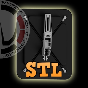 Op de afbeelding: Een zwart rechthoekig ontwerp met een wit en grijs mechanisch onderdeel en de oranje letters "STL". Het ontwerp heeft een gloeiende gele rand en de tekst "WHITEYS WICKED WORKSHOP" in een cirkelvormig patroon.