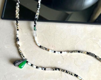 pierres naturelles noires et blanches avec jade vert style porcelaine fait à la main collier choker, bijoux en pierres précieuses unisexes,