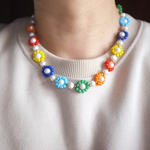 handmade  freshwater pearls with rainbow color glass beads daisy necklace, unisex choker, flower jewelry