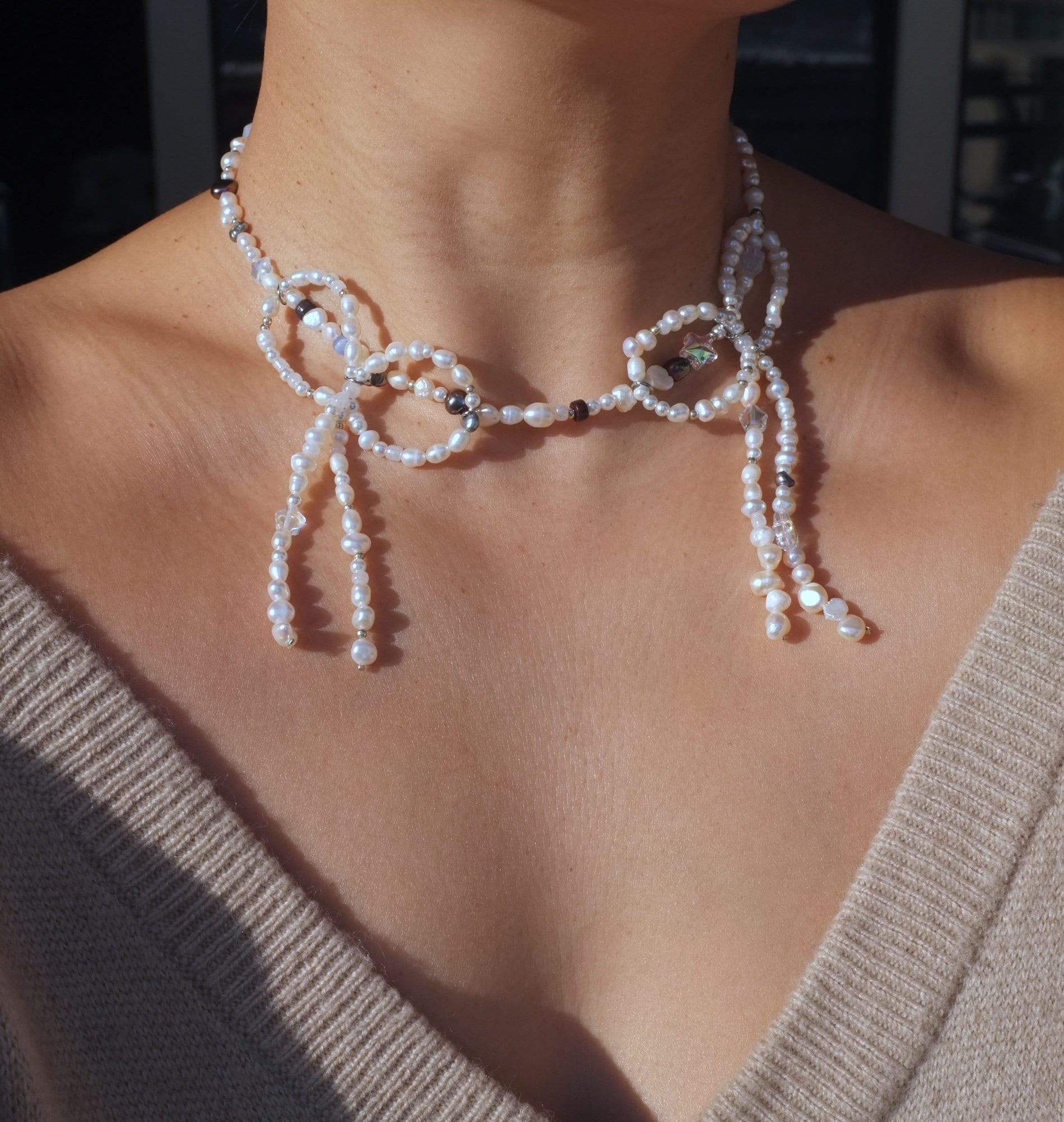 hand made freshwater pearls with glass beads double bow choker/necklace.unisex jewelry.unique gift.stars.fairycore.all white.