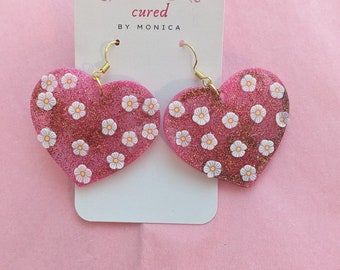 Heart earrings, pink floral earrings, flower pattern, red and pink, dangle, glittery, resin, retro, 60s retro style