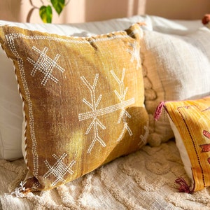 Linen Mustard Yellow Pillow with Oriental Moroccan Geometric Motifs Decorative Cushion Distressed Shabby Chic Gift 50 x 50 cm | Gaea