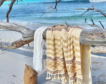 Summer Boho Throw 135 x 170 cm Pom Pom Bedspread Blanket For Sofa Beach Throw Handmade Gift Tribal Hippie Picnic Blanket | Phoebe