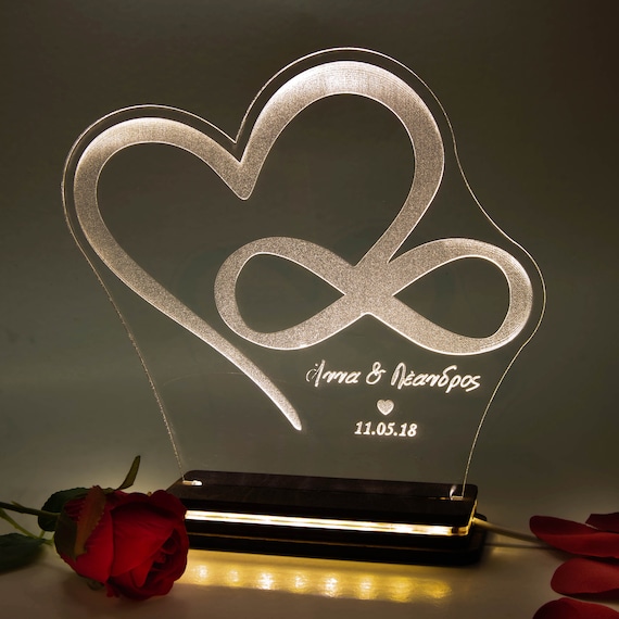 Lampada da tavolo a LED in acrilico personalizzata, luce notturna, regalo  romantico per coppia, amante, fidanzamento, regalo di San Valentino Cuore  infinito -  Italia