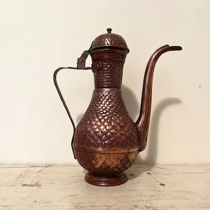 Magnífico Ibrik de cobre albanés para café o té.