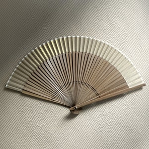 Eleganter antiker faltbarer Bambusfächer mit Bronze-Effekt ( 21,5 cm), Traditionelles Japanisches Handwerk, Antiker klassischer Handfächer, Eltern Geschenk,