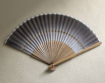 Einfarbiger hohl geschnitzter Handfächer (21,5 cm), Traditionelles japanisches Handwerk, dekorativer Faltfächer mit schwarzem Farbverlauf, Edo-Tanzfächer