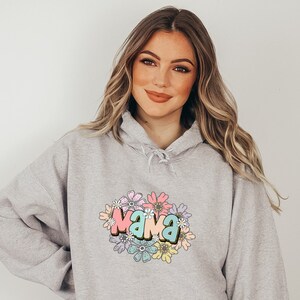 Retro Floral Mama, Mama Sweatshirt, Floral Mama, Flower Sweatshirt, Plant Mom Gift, Mom Sweatshirt, Mothers Day Gift, Retro Flower, Boho Tee