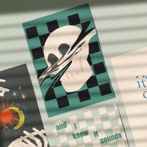 Puede incluir: Cuatro l&aacute;minas de arte rectangulares con dise&ntilde;os gr&aacute;ficos. Una muestra una calavera sobre un tablero de ajedrez negro y verde, otra manos esquel&eacute;ticas con un sol y una luna, una muestra el texto it's okay to cry y otra and i know it sounds.