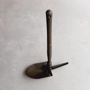 Vintage 1965 US Army Vietnam War Ames Trench Folding Shovel/ Pick