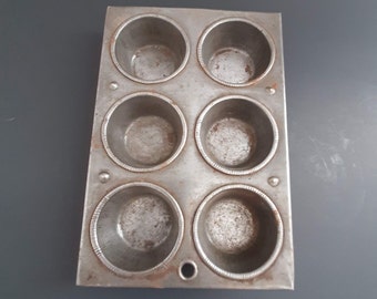 Vintage 1940s Small Muffin Metal Pan/ 6-Cup Muffin Tin/ Cupcake Tin