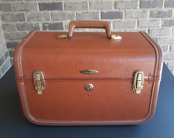 Vintage 1950s Brown Cognac Leather Taperlite Carry-On Cosmetic Suitcase Mirror
