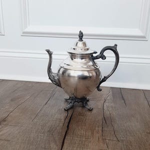 Vintage WM Rogers Silver Plated Tea Pot-Pedestal Stand