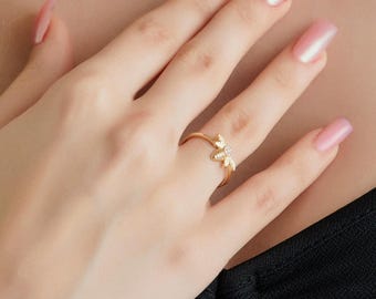 14k Gold Bee Ring, Solid Gold Honey Bee Ring, Unique Wildlife Jewelry, Bumblebee Gift for Her, Cute Mother&#39;s Day Jewelry