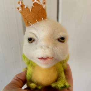 Felted Frog Prince gift for your single girlfriends!