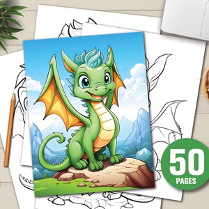 K&ouml;nnte beinhalten: Ein Malbuch f&uuml;r Kinder mit einem Cartoon-Drachen in Gr&uuml;n mit blauen Haaren und orangefarbenen Fl&uuml;geln. Der Drache sitzt auf einem Felsen mit einem Berg-Hintergrund und blauem Himmel. Das Buch hat 50 Seiten.