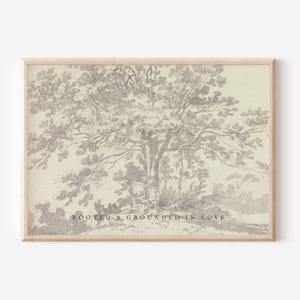 Puede incluir: Una impresi&oacute;n enmarcada con una ilustraci&oacute;n detallada en escala de grises de un gran &aacute;rbol con ramas y follaje extensos. La obra de arte tiene una est&eacute;tica vintage, con el texto "ROOTED & GROUNDED IN LOVE" en la parte inferior.