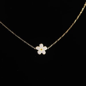 Daisy Necklace Enameled Daisy Pendant Necklace - A Blossom of Elegance