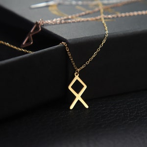 Collar con runas y letras vikingas Vegvisir, personalizado y elegante en plata. Delicadas letras antiguas, collar llamativo con letras nórdicas vikingas.
