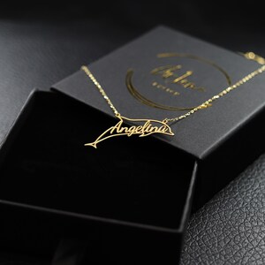 Collar de delfín de plata personalizado: símbolo de alegría y conexión, colgante con nombre personalizado como idea de regalo para el Día de la Madre