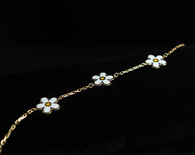 Dainty Daisy Bracelet with Triple Charms: Blossoms of Choice Bracelet Enamel Daisy Bracelet gift for Her Bridesmaid Gift box idea