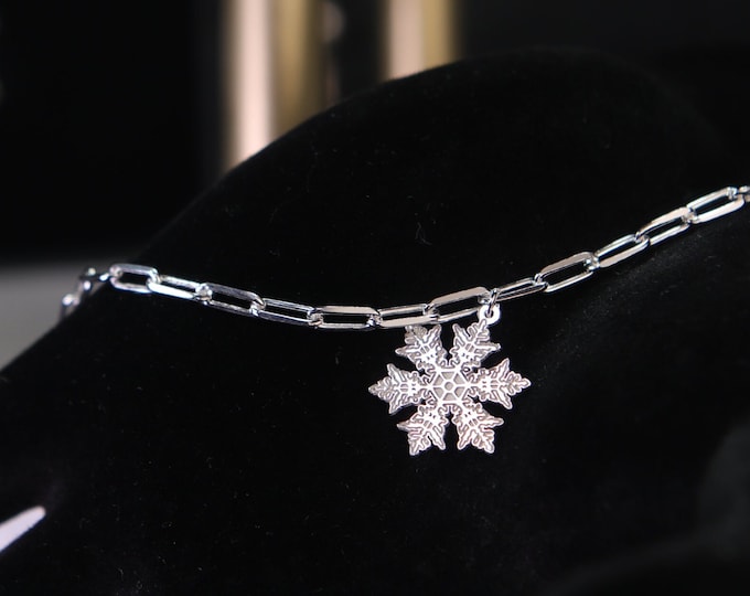 Snow Flake Bracelet Silver Snow Flake Pendant Symbol of uniqueness Best Gift for a unique person Gift for Her Pure Snow Bracelet for Her