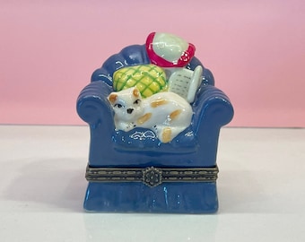 Sleepy Cat Trinket Box; Kitten Trinket Box; Vintage Trinket Box; Porcelain Hinged Trinket Box