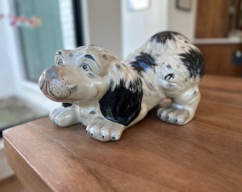 Vintage Staffordshire Style Spaniel-Abbildung; Ein Staffordshire-Hund
