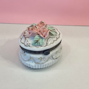 Oval Floral Trinket Box; Flower Trinket Box; Vintage Trinket Box; Porcelain Hinged Trinket Box; Mother’s Day Gift