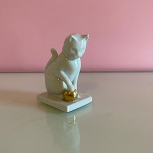 Franklin Mint Cat with Gold Ball; Franklin Mint Curio Cabinet Cat; Vintage Franklin Mint 1988