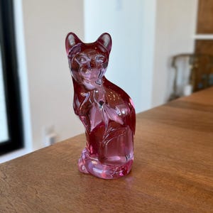 95-jähriges Jubiläum Fenton Pink Glass Cat Hoch; Briefbeschwerer; Vintage Fenton Glas Kätzchen