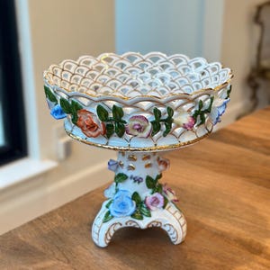 Compota de porcelana vintage estilo Dresde; Plato estilo Capodimonte